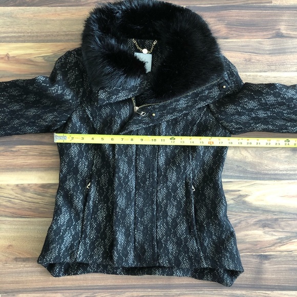 Bebe asymmetric lace pattern coat - Picture 7 of 12